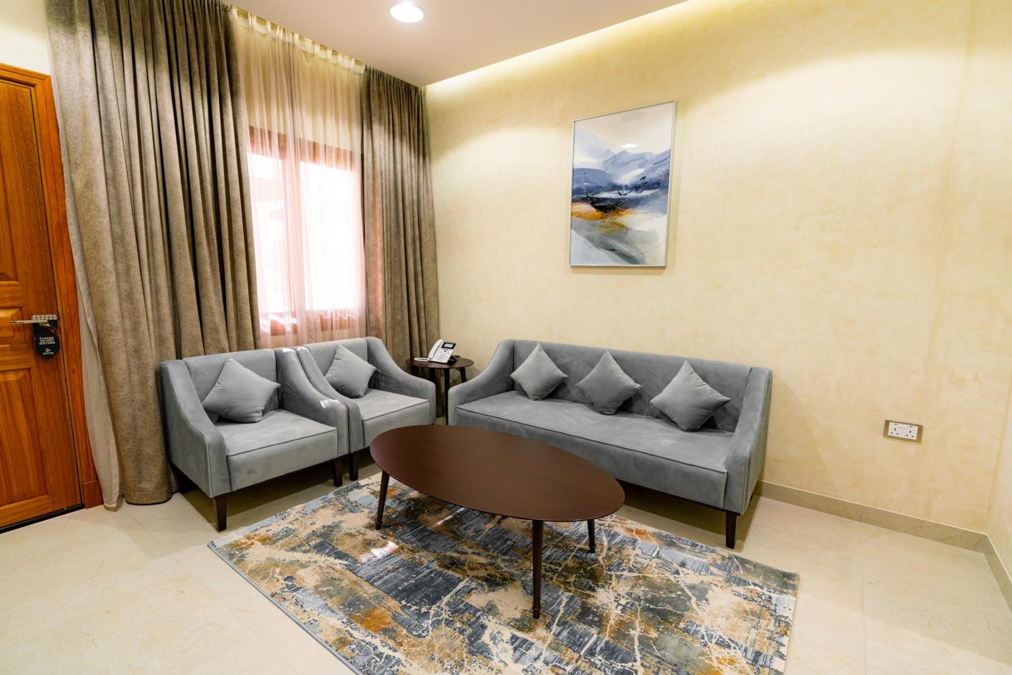 Damask Hotel 4*